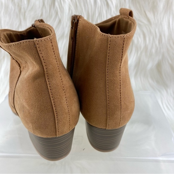 OLD NAVY TAN SUEDE ANKLE BOOTS SIZE 8 - Picture 3 of 9